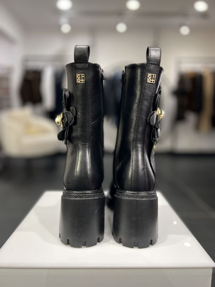  NOIR